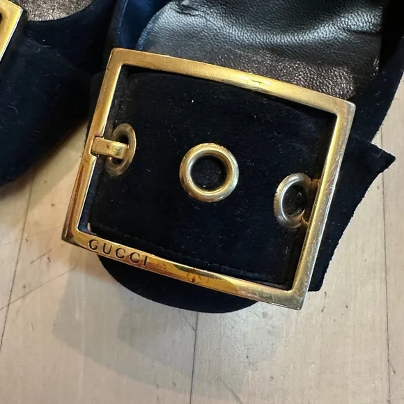 GUCCI Black suede Block Heel with gold buckle pump, 37/7,   GD1203 - Picture 4 of 10